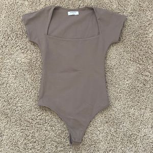 Aritizia Contour Shortsleeve Bodysuit